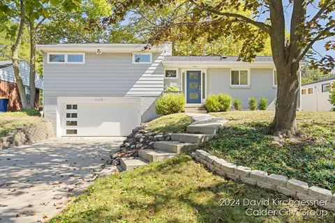 1526 Sherwood, East Grand Rapids, MI 49506