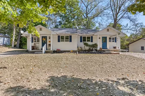 610-612 N New Dexter, Ionia, MI 48846