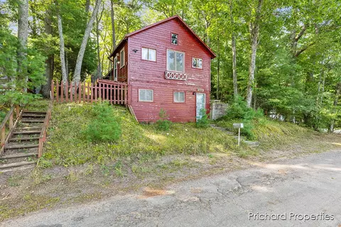11670 Lake Shr, Fife Lake, MI 49633