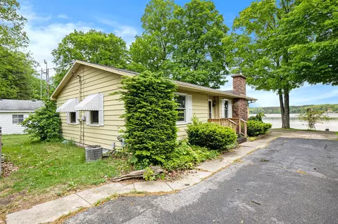 5540 Cozy Pt, Newaygo, MI 49337