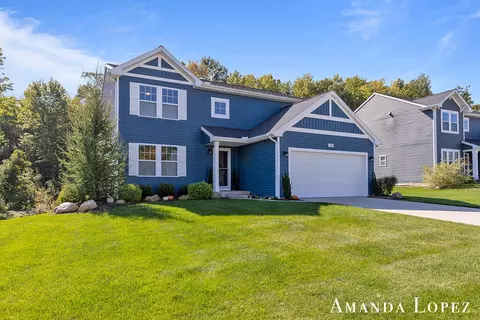 10858 Carmen Oak Dr, Lowell, MI 49331