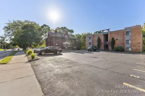 460 E Fulton #1, Grand Rapids, MI 49503