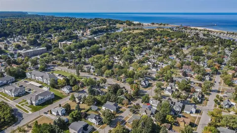 View/Area - 237 2nd, Manistee, MI 49660 photo 3 of 5