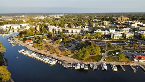 202 N N Hbr, Grand Haven, MI 49417