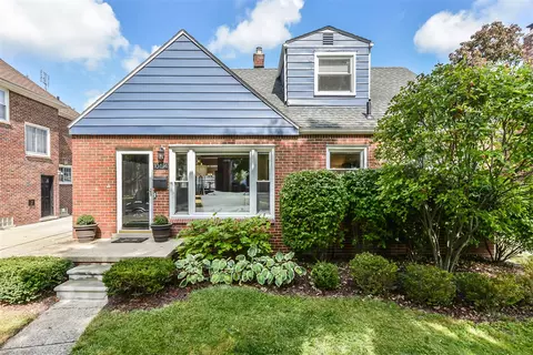 10494 Elgin, Huntington Woods, MI 48070