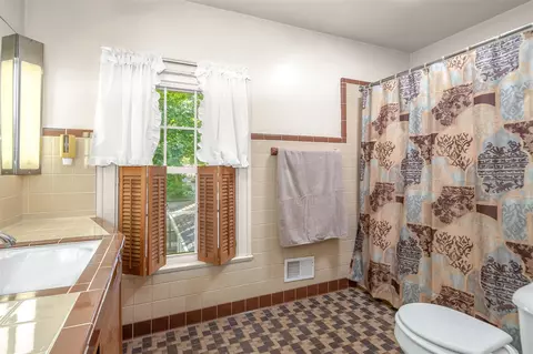 89 E Chicago, Quincy, MI 49082 photo 32