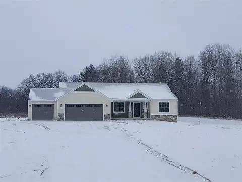 3003 E Peach Ct, Kent City, MI 49330