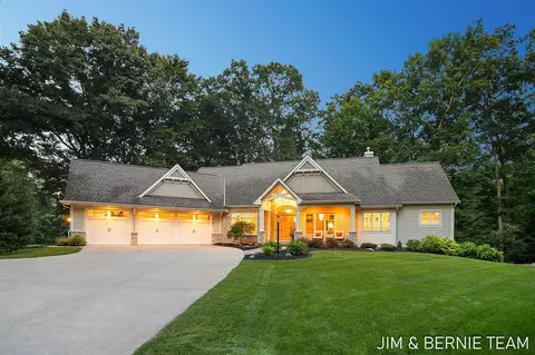 6105 Ravines, Saugatuck, MI 49453