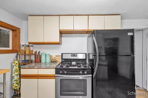 Kitchen - 806 Alderman, Belding, MI 48809 photo 3 of 4