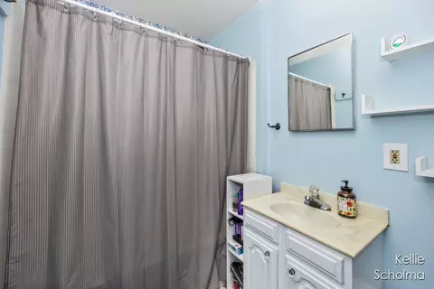 Bath - 806 Alderman, Belding, MI 48809 photo 1 of 1