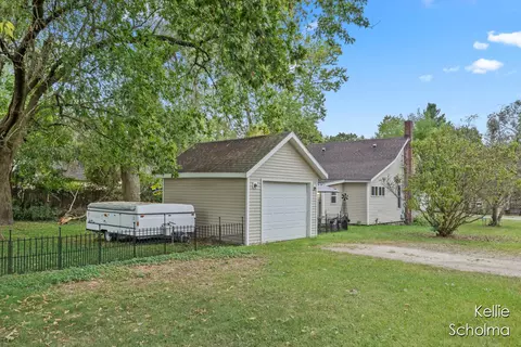 Exterior - 806 Alderman, Belding, MI 48809 photo 3 of 4