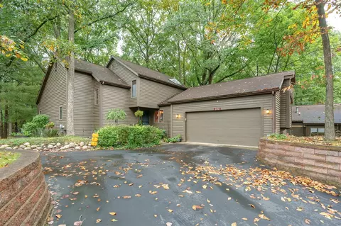 2412 Highpointe, Kalamazoo, MI 49008