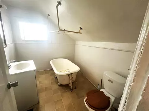 Bath - 307 3rd, Jackson, MI 49201 photo 1 of 2