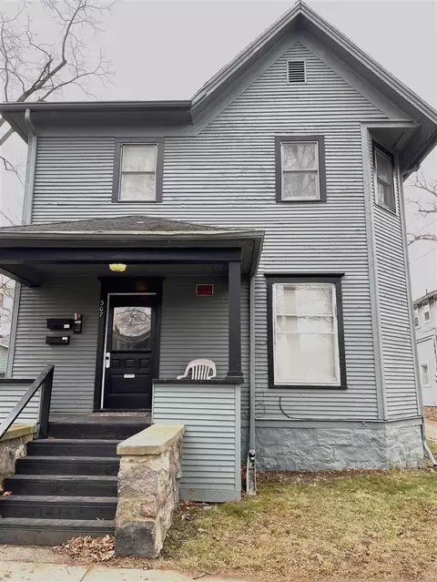 307 3rd, Jackson, MI 49201