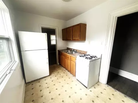 Kitchen - 307 3rd, Jackson, MI 49201 photo 1 of 2