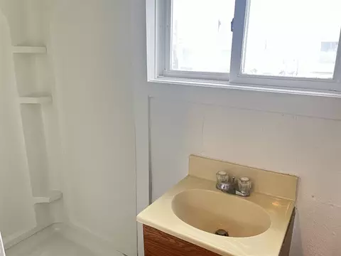 Bath - 307 3rd, Jackson, MI 49201 photo 2 of 2