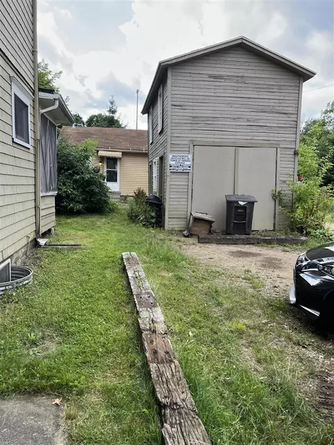 Exterior - 532 Blackman, Jackson, MI 49201 photo 3 of 3