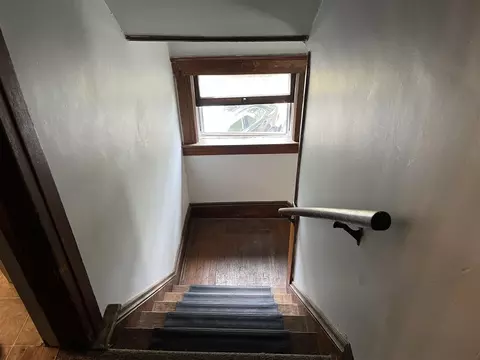Entry Way - 532 Blackman, Jackson, MI 49201 photo 2 of 3