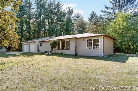 2519 Ottawa, Hastings, MI 49058