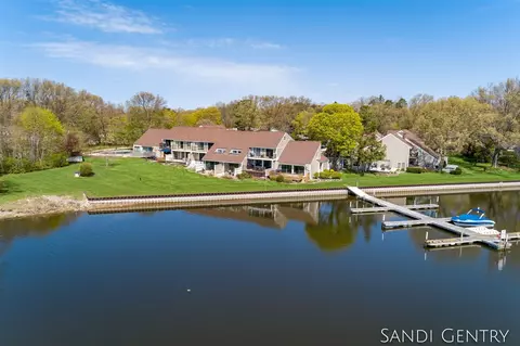 558 Wind Drift #19, Spring Lake, MI 49456