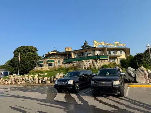 104 W Dixon #2, Charlevoix, MI 49720