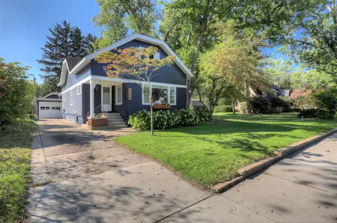 1284 S South Shr, Holland, MI 49423