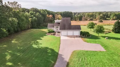 3200 Mayer Mdws, Owosso, MI 48867