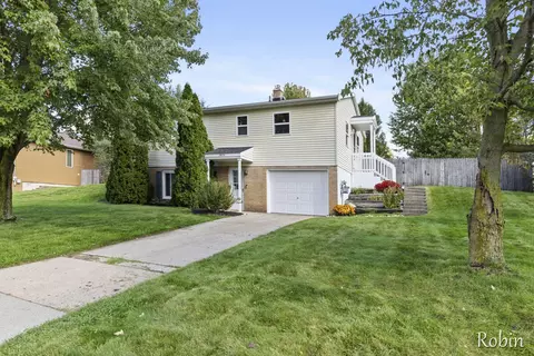 3638 Summit Vw, Grand Rapids, MI 49525