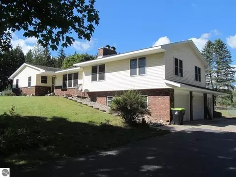 4405 E 28, Cadillac, MI 49601