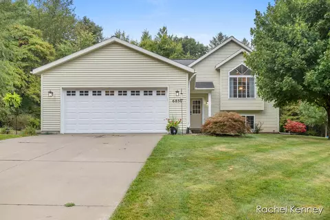 6850 Whispering Frst, Cedar Springs, MI 49319