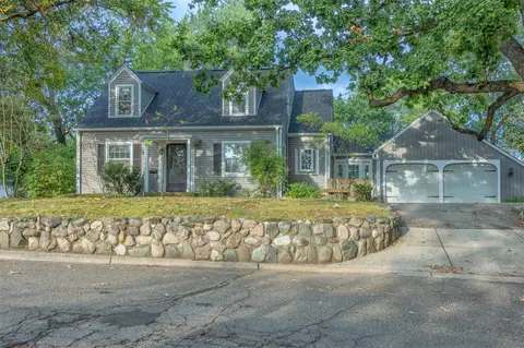 845 Lakeway, Kalamazoo, MI 49001