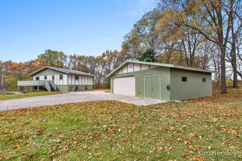 8601 Young, Rockford, MI 49341