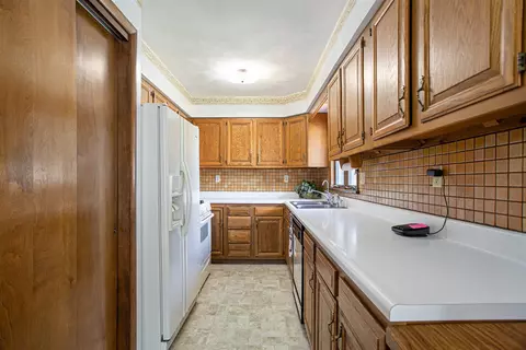Kitchen - 7900 Old Us 27, Marshall, MI 49068 photo 1 of 3