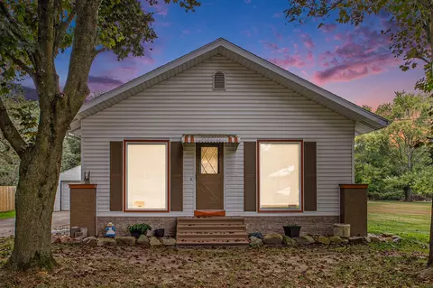 429 N 30th, Springfield, MI 49037 photo 2