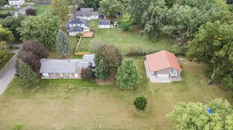 429 N 30th, Springfield, MI 49037 photo 4
