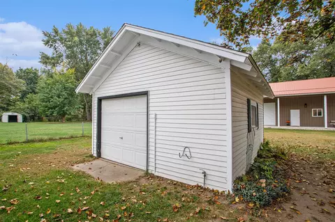 429 N 30th, Springfield, MI 49037 photo 7