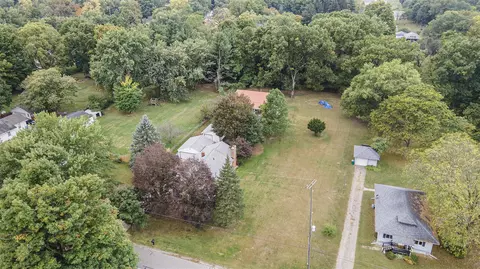 429 N 30th, Springfield, MI 49037 photo 5