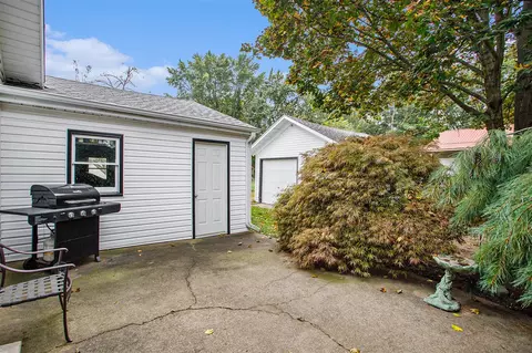 429 N 30th, Springfield, MI 49037 photo 8