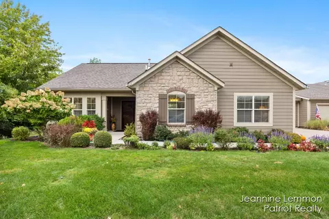 909 Bridge Walk, Ada, MI 49301