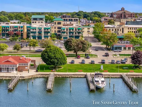 106 N N Hbr, Grand Haven, MI 49417