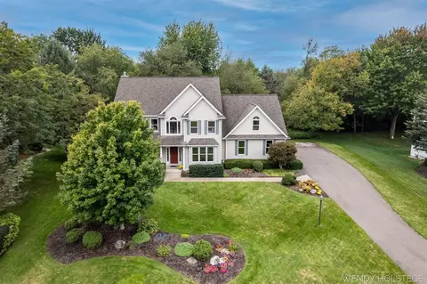 126 Bay Cir, Holland, MI 49424