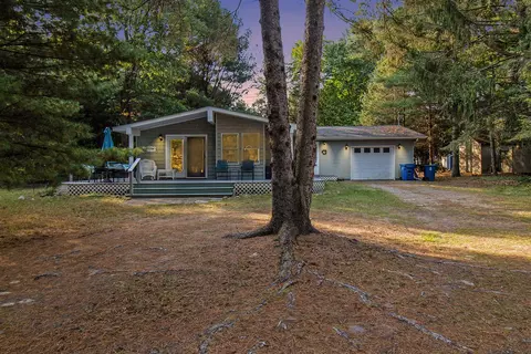 Exterior - 87 E Hanover, Pentwater, MI 49449 photo 7 of 9