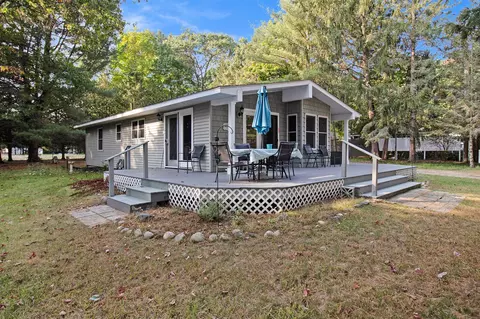 Exterior - 87 E Hanover, Pentwater, MI 49449 photo 4 of 9