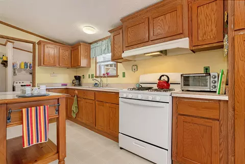 Kitchen - 5908 113th, Pullman, MI 49450 photo 4 of 4