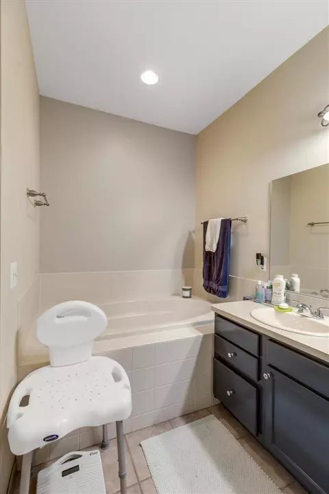 Bath - 47636 Scenic Cir S, Canton, MI 48188 photo 4 of 9