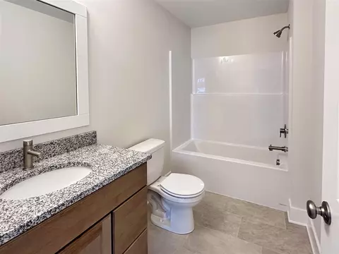 Bath - 3353 Eagle Peak, Jenison, MI 49428 photo 4 of 4