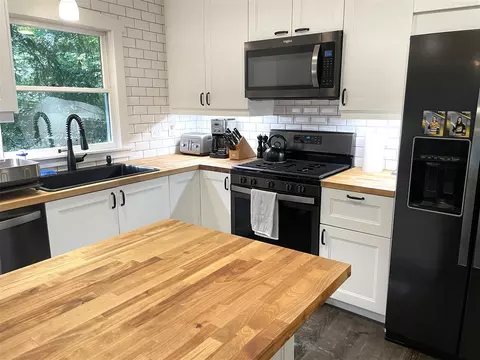 Kitchen - 13526 Pine, Harbert, MI 49115 photo 2 of 2