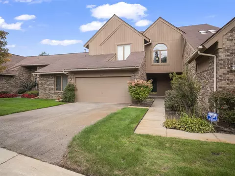 6165 Westbrooke Dr, West Bloomfield, MI 48322