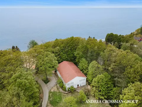 5841 Lakeshore, Holland, MI 49424