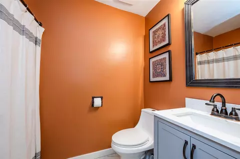Bath - 619 Circle Rdg, Buchanan, MI 49107 photo 3 of 4